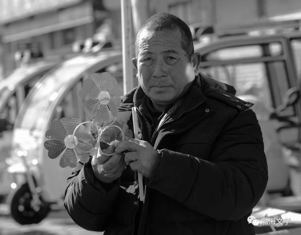 父爱|实拍滨州街头的“父亲们”