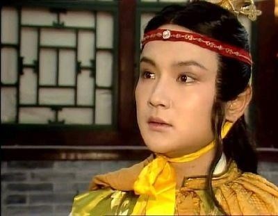 贾宝玉|红楼梦：贾宝玉在屋里睡觉时，秦可卿在屋外的举动暗示了什么？
