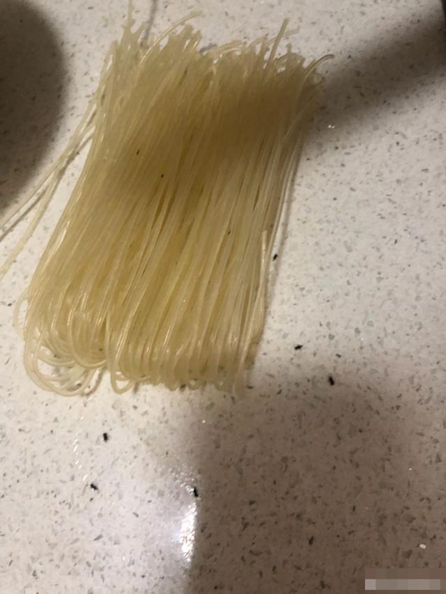 李子柒|李子柒卖货又翻车！食客曝蚂蚁镶嵌腐竹中，吃出虫卵蟑螂不止一次