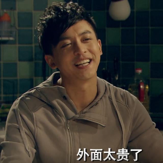 爱情公寓:张伟最爱的女人不是诸葛大力,而是花了1238元的她