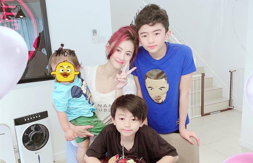 张柏芝|张柏芝最新路透曝光，小腹隆起外套都挡不住，被猜测怀了4胎