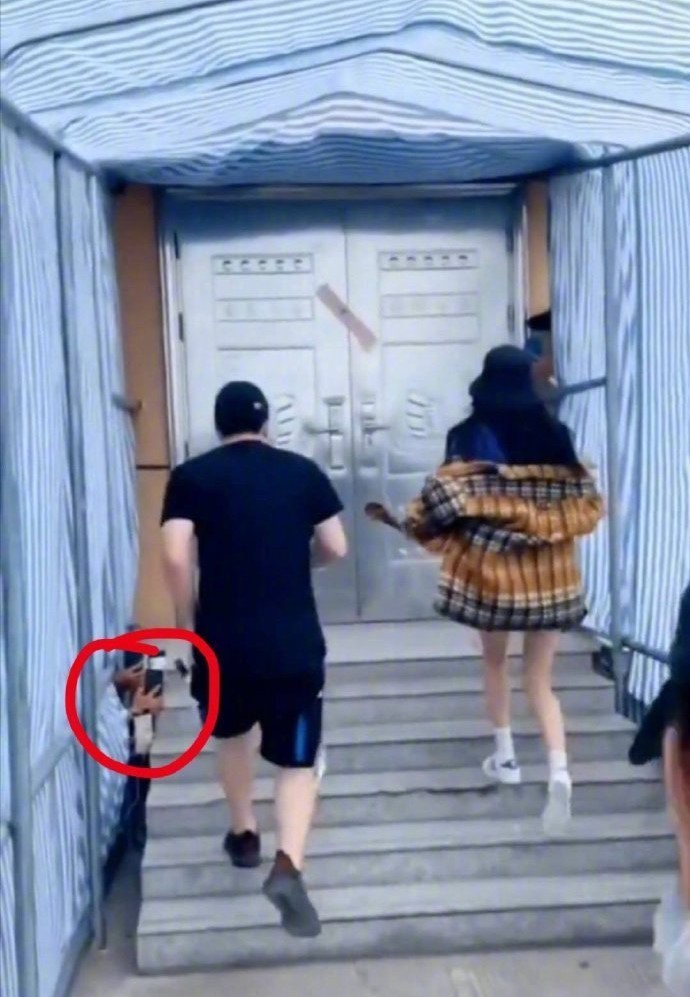 章子怡|章子怡力挺倪妮，怒斥代拍者，胡歌、杨幂、吴京曾经都是受害对象！