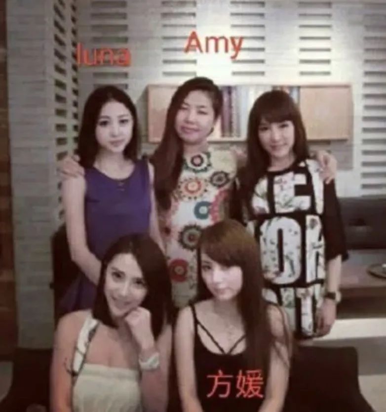 方媛|方媛下厨做创意蒸蛋，番茄胡萝卜雕成花，让两个女儿大饱口福