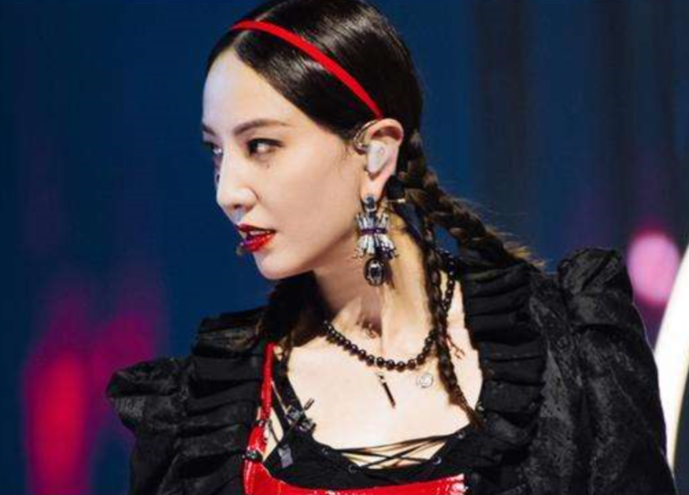 乘风破浪的姐姐|《乘风破浪的姐姐》郑希怡唱歌不好，没记忆点，想出道很难！