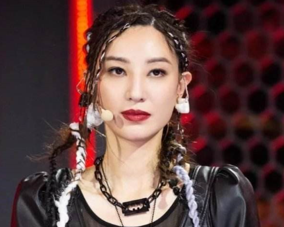 乘风破浪的姐姐|《乘风破浪的姐姐》郑希怡唱歌不好，没记忆点，想出道很难！