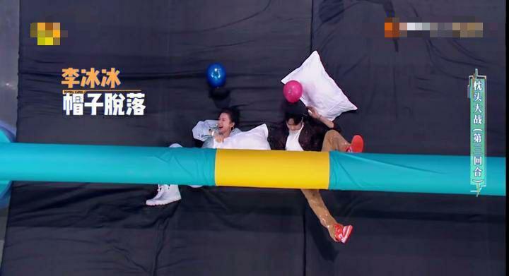 王一博|王一博节目表现太绅士，遇到李冰冰赵丽颖懂谦让，情商太高惹人喜