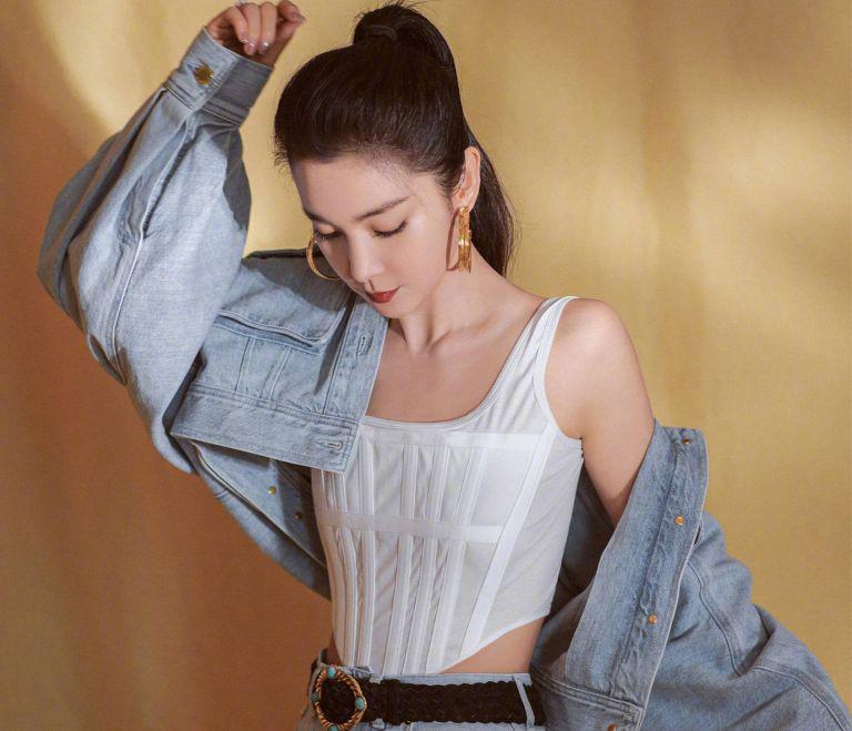 王一博|王一博节目表现太绅士，遇到李冰冰赵丽颖懂谦让，情商太高惹人喜