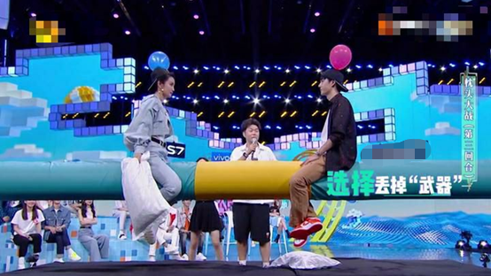 王一博|王一博节目表现太绅士，遇到李冰冰赵丽颖懂谦让，情商太高惹人喜