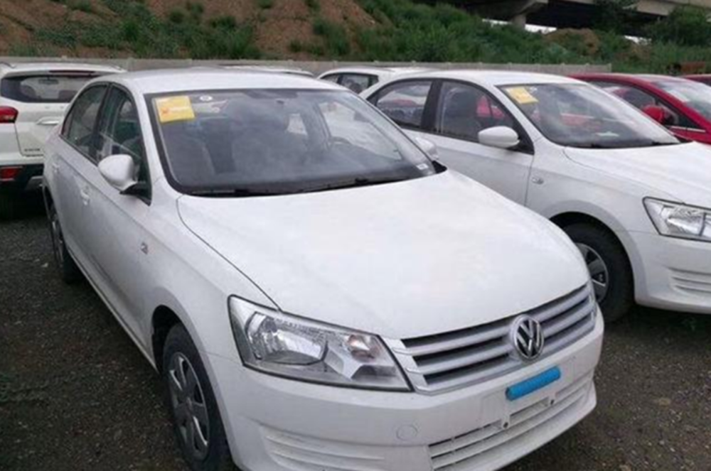 大众桑塔纳"库存成灾",4s店:白菜价5折一辆,再送8百补贴