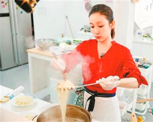 中餐厅|《中餐厅》网友吐槽赵丽颖并非有意黑，其工作量的确有点少