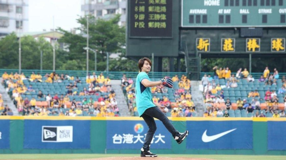 林志玲|黑泽良平担任棒球赛开球嘉宾，林志玲现身秀恩爱，力破夫妻不和谣言