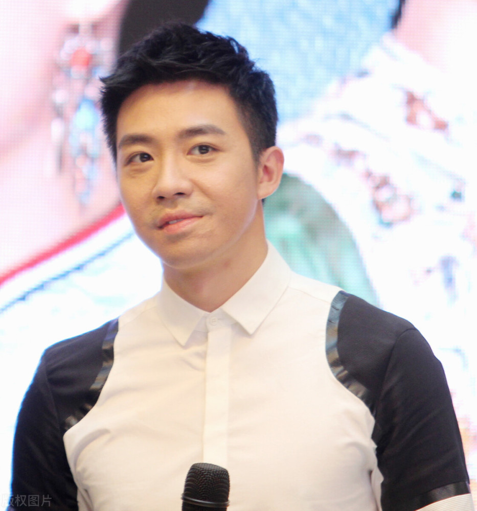 俞灏明|俞灏明凭借《八佰》，从花美男变身实力派，被大火烧伤的他重生了