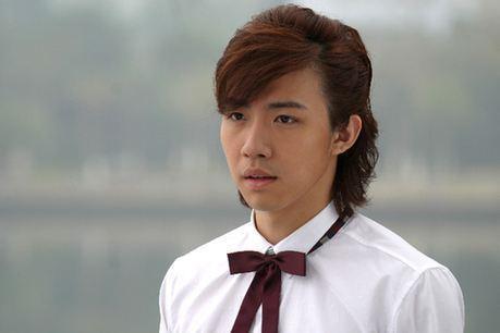 俞灏明|俞灏明凭借《八佰》，从花美男变身实力派，被大火烧伤的他重生了