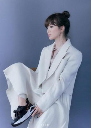 宋慧乔|宋慧乔脸小一大圈憔悴照曝光！粉丝心疼：太瘦了