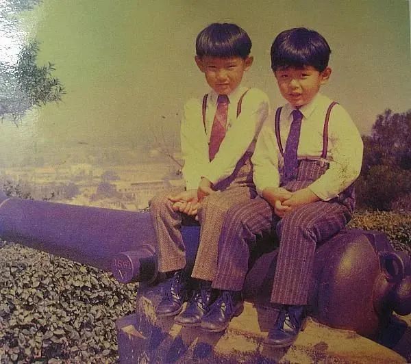 张信哲|他收藏嘉庆皇帝的龙袍前，是全民公认的“情歌王子”