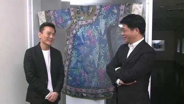 张信哲|他收藏嘉庆皇帝的龙袍前，是全民公认的“情歌王子”
