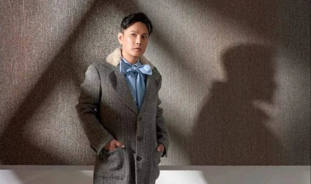 张信哲|他收藏嘉庆皇帝的龙袍前，是全民公认的“情歌王子”