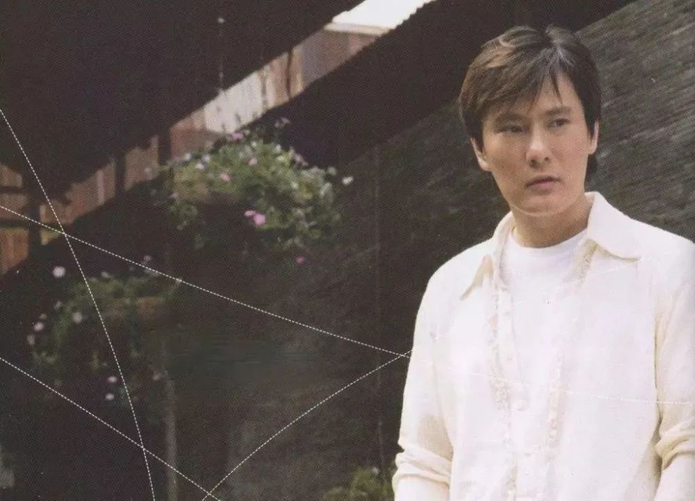 张信哲|他收藏嘉庆皇帝的龙袍前，是全民公认的“情歌王子”