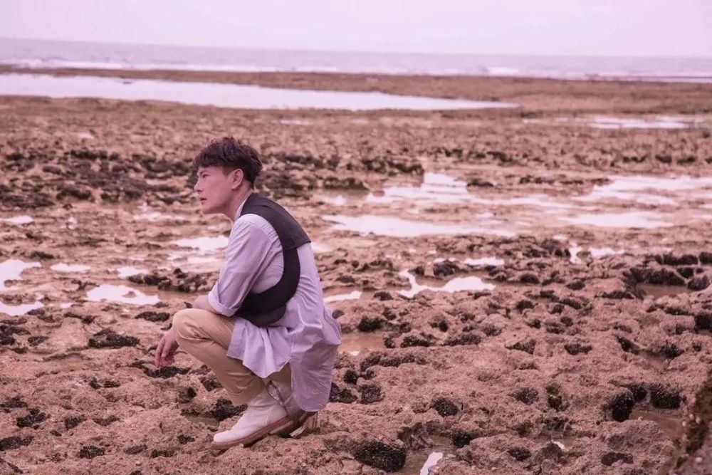 张信哲|他收藏嘉庆皇帝的龙袍前，是全民公认的“情歌王子”