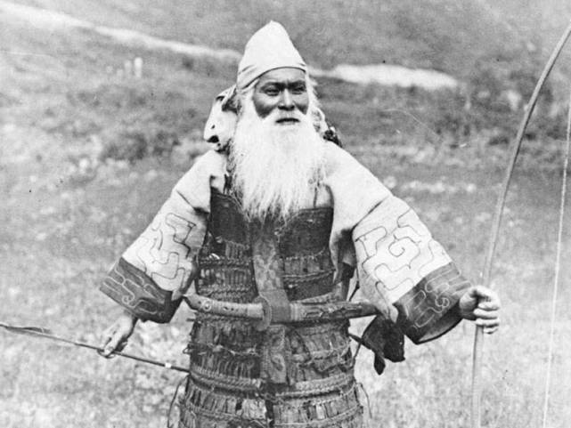听说过阿伊努族吗东北亚最古老人种之一近代是如何没落的