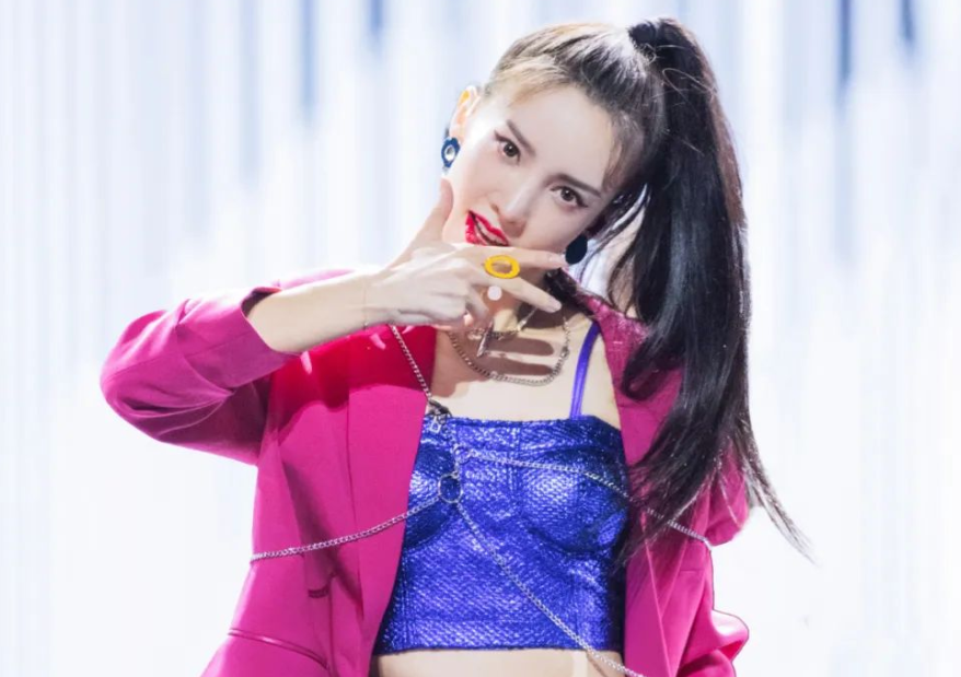 粉丝|盘点粉丝送的“奇葩礼物”，欧豪被送香肠，金晨直接上大木勺