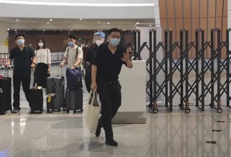 北京协和医院|刚刚，抗疫英雄杜斌教授回家了！