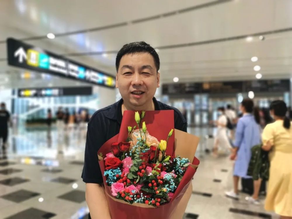 北京协和医院|刚刚，抗疫英雄杜斌教授回家了！