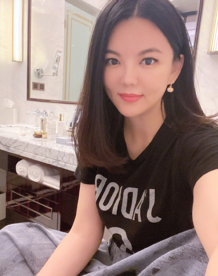 王岳伦|在王岳伦道歉14天后晒自拍的李湘，活出了中年女人的高级智慧