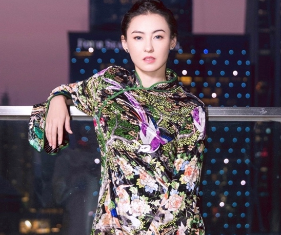 张柏芝|张柏芝小腹凸起孕味浓，被质疑怀第四胎，孩子的父亲到底是谁？