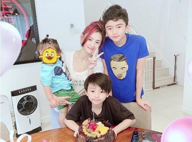 张柏芝|张柏芝小腹凸起孕味浓，被质疑怀第四胎，孩子的父亲到底是谁？