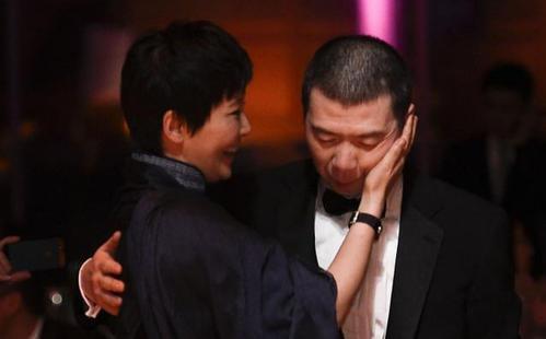 徐帆|师生恋、倒追、同居？徐帆那么爱王志文，为何嫁给了二婚的冯小刚