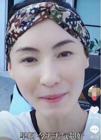 张柏芝|张柏芝小腹隆起怀四胎了？大方晒照引热议，“猜爹”游戏再次上演