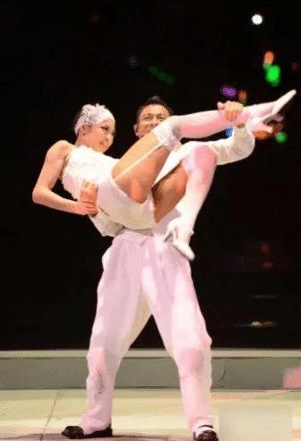 四大天王|他本该成四大天王之一，却意外被挤出局，今52岁却成“至尊”