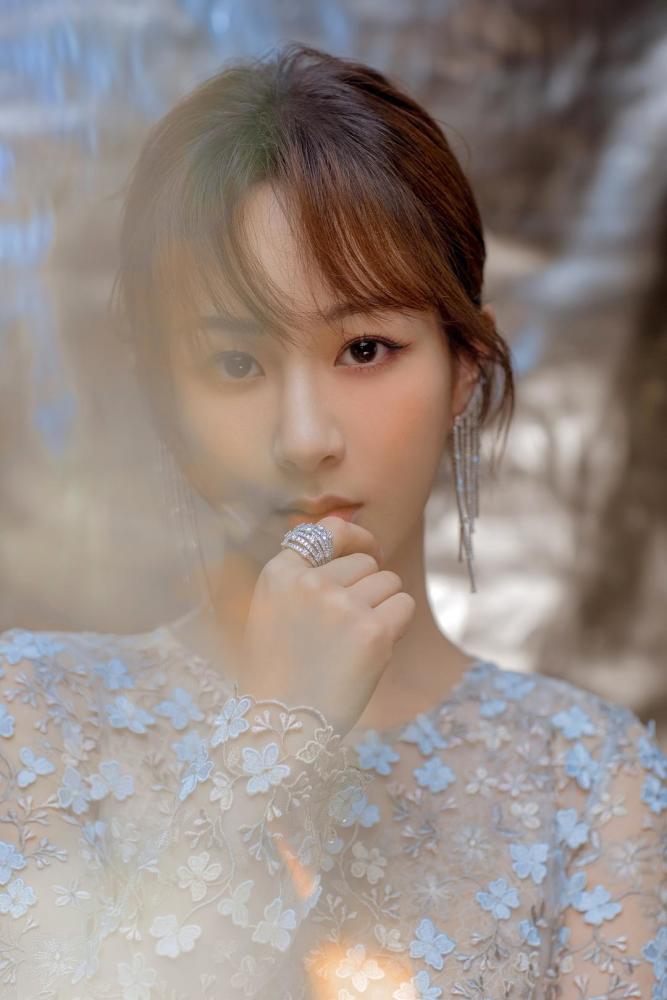 百花奖|杨紫被嘲“长相平凡”，今拿到百花奖提名，单身两年只为拼事业？