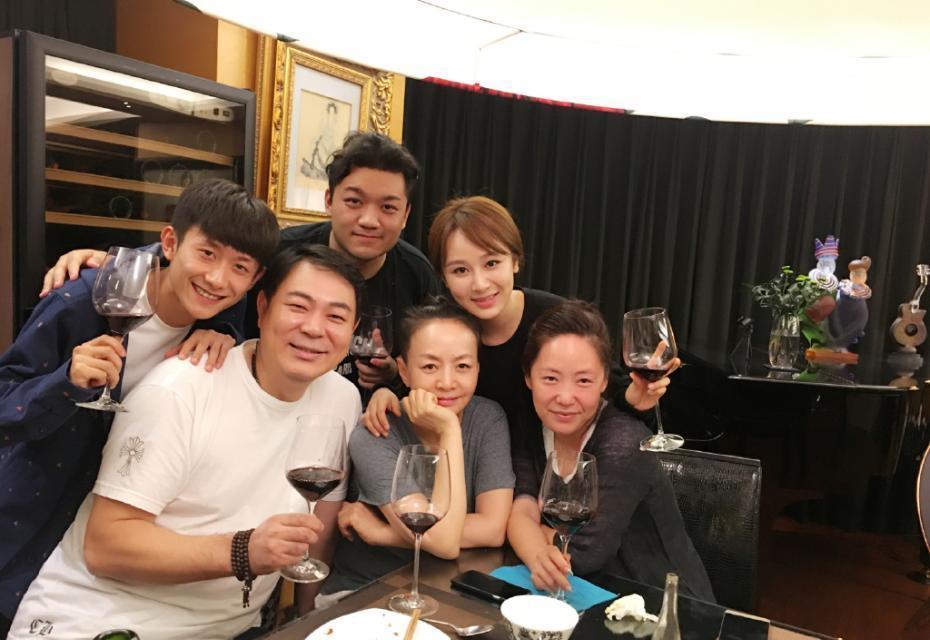 百花奖|杨紫被嘲“长相平凡”，今拿到百花奖提名，单身两年只为拼事业？