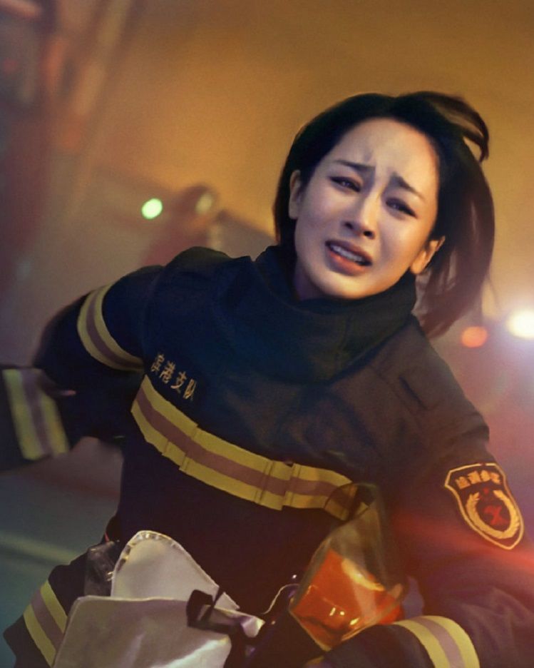 百花奖|杨紫被嘲“长相平凡”，今拿到百花奖提名，单身两年只为拼事业？