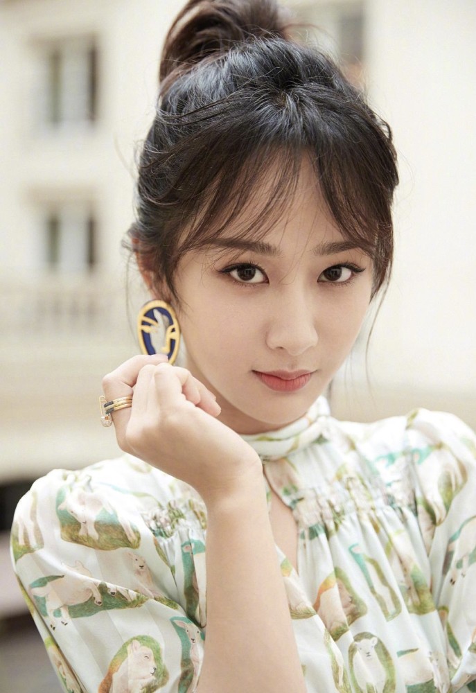 百花奖|杨紫被嘲“长相平凡”，今拿到百花奖提名，单身两年只为拼事业？