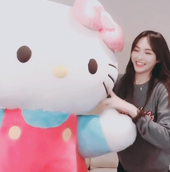 唐嫣|唐嫣晒女儿玩偶，价格亲民寓意美好，小小糖还未露面就成带货达人