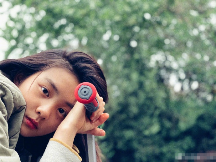 孙莉|孙莉分享多妹造句趣事笑哭，还晒多妹玩水表情包，牙上菜叶超喜感