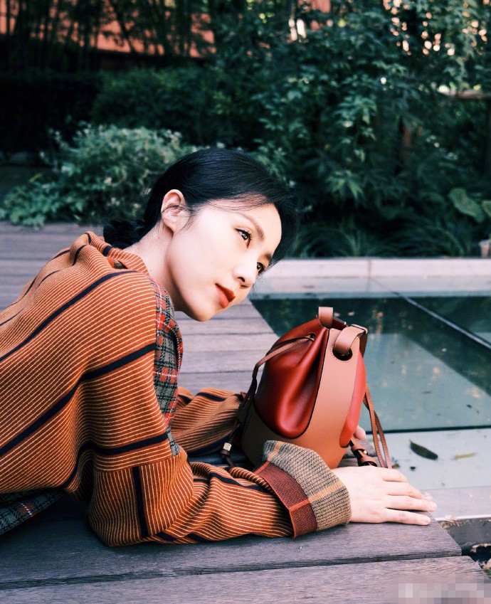 孙莉|孙莉分享多妹造句趣事笑哭，还晒多妹玩水表情包，牙上菜叶超喜感