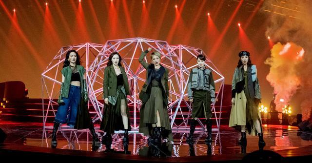 乘风破浪的姐姐|《乘风破浪的姐姐》冲浪榜最新排名，万茜稳居第一，她却没进前十