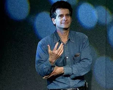 李嘉诚|身价30亿却终身未婚，一项发明拯救10亿人，李嘉诚称他为唯一偶像