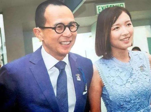 李泽楷|李泽楷“千亿女友”晒生日照，穿低胸背心一改乖乖女风格，不见李泽楷