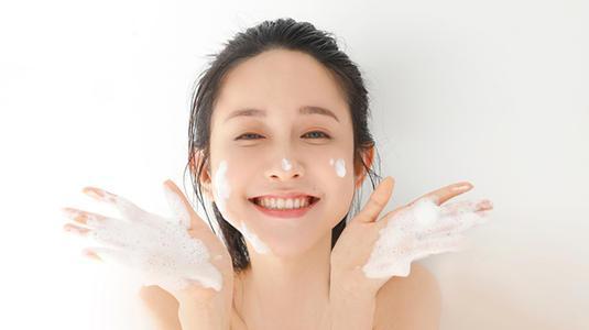 张大奕|女强人？张大奕100岁奶奶去世，发博感慨不忘晒自己美照和工作文案