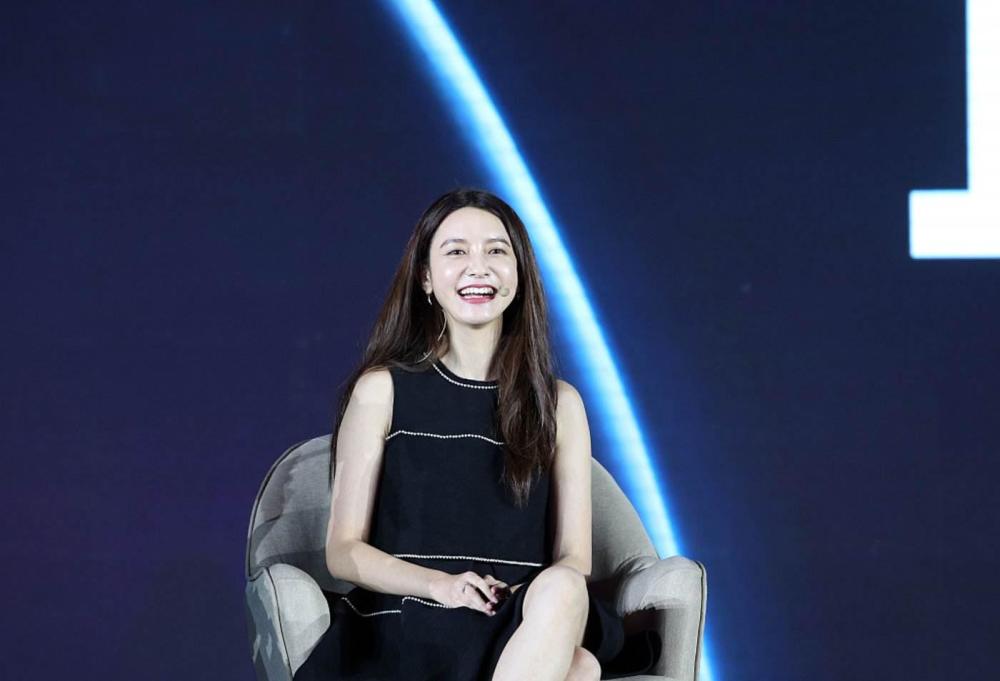 张大奕|女强人？张大奕100岁奶奶去世，发博感慨不忘晒自己美照和工作文案