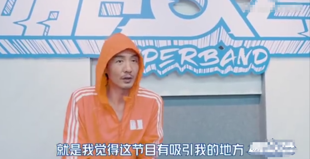 明日之子|《明日之子4》胡宇桐被救护车拉走，躺担架上掩面痛哭令粉丝担忧