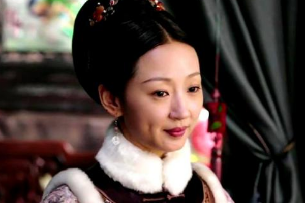 难怪看《琉璃》影红姑姑眼熟,原来是《如懿传》中的她,差别真大