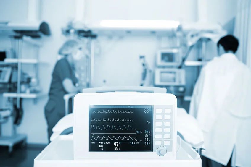 喝酒|每天2斤半！男子把它当茶喝，结果脖子比头还大！切下七八斤脂肪