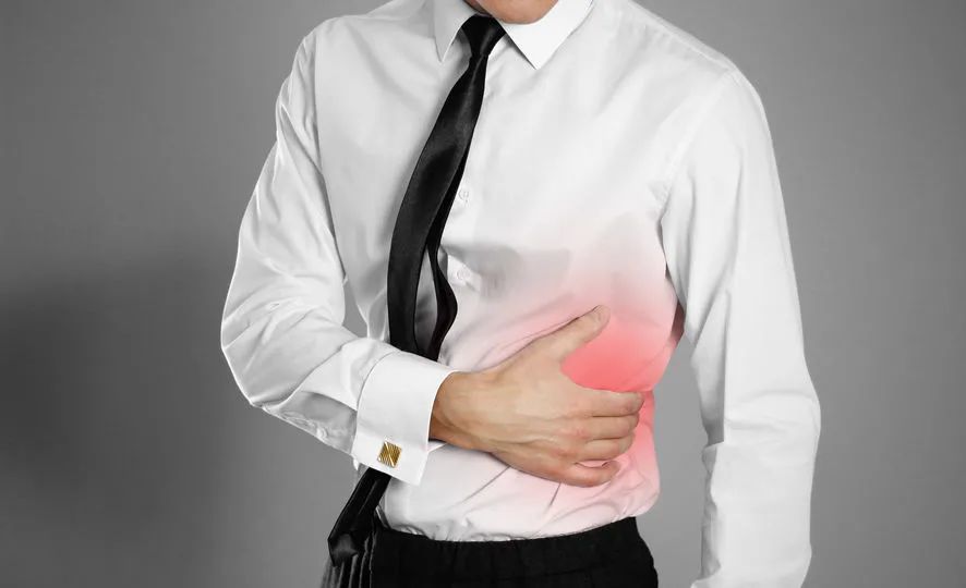 喝酒|每天2斤半！男子把它当茶喝，结果脖子比头还大！切下七八斤脂肪