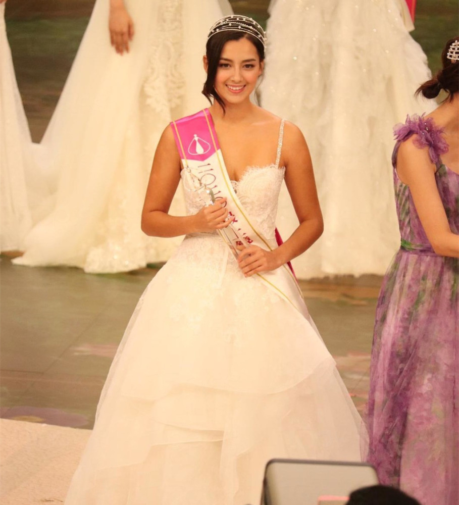 香港小姐|2020年港姐三甲诞生！混血护士夺冠，亚军神似吴佩慈，季军很失望